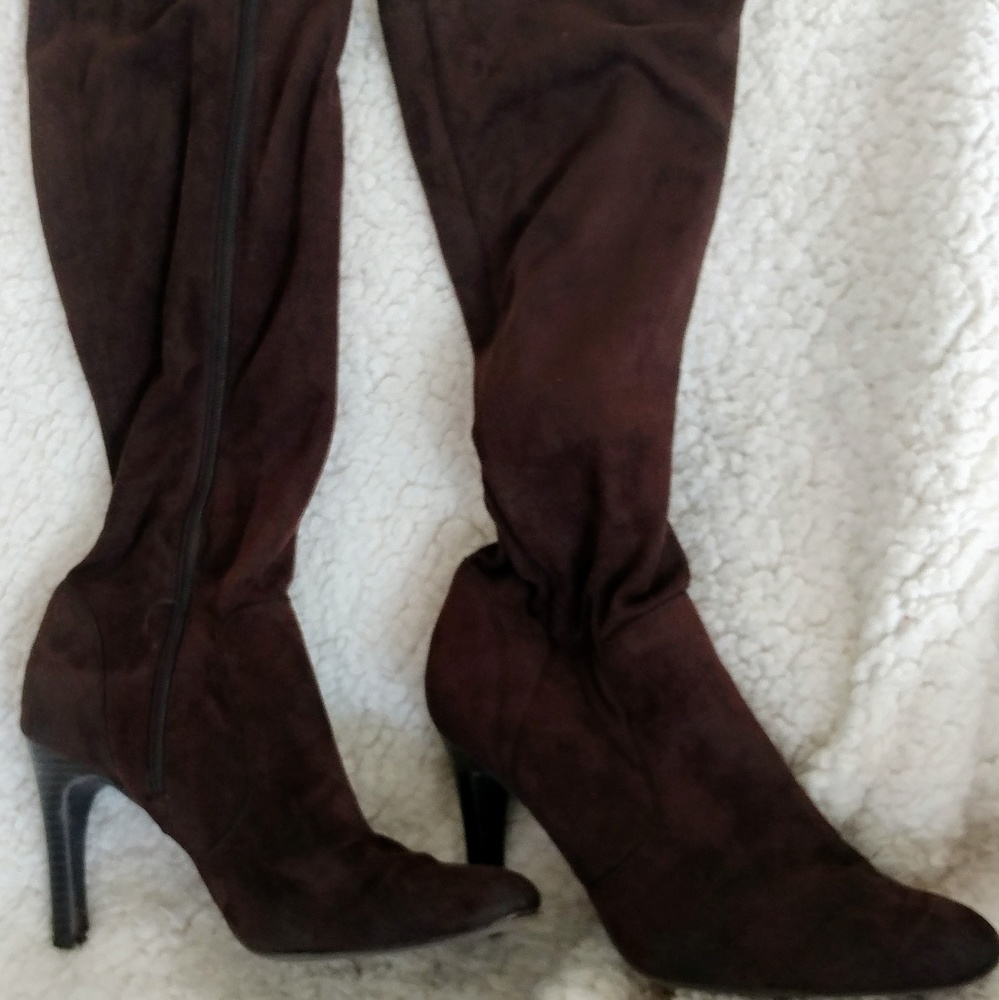 Isaac Mizrahi Brown suede heeled boots